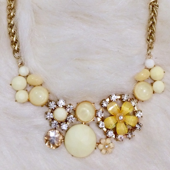 Olivia Wells floral statement necklace - Picture 2 of 2